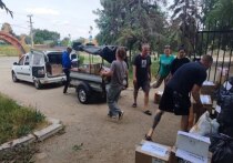 Активисты из Лиманского района Астраханской области вместе с гуманитарным грузом отправили на передовую продуктовые заготовки, пирожки и блины