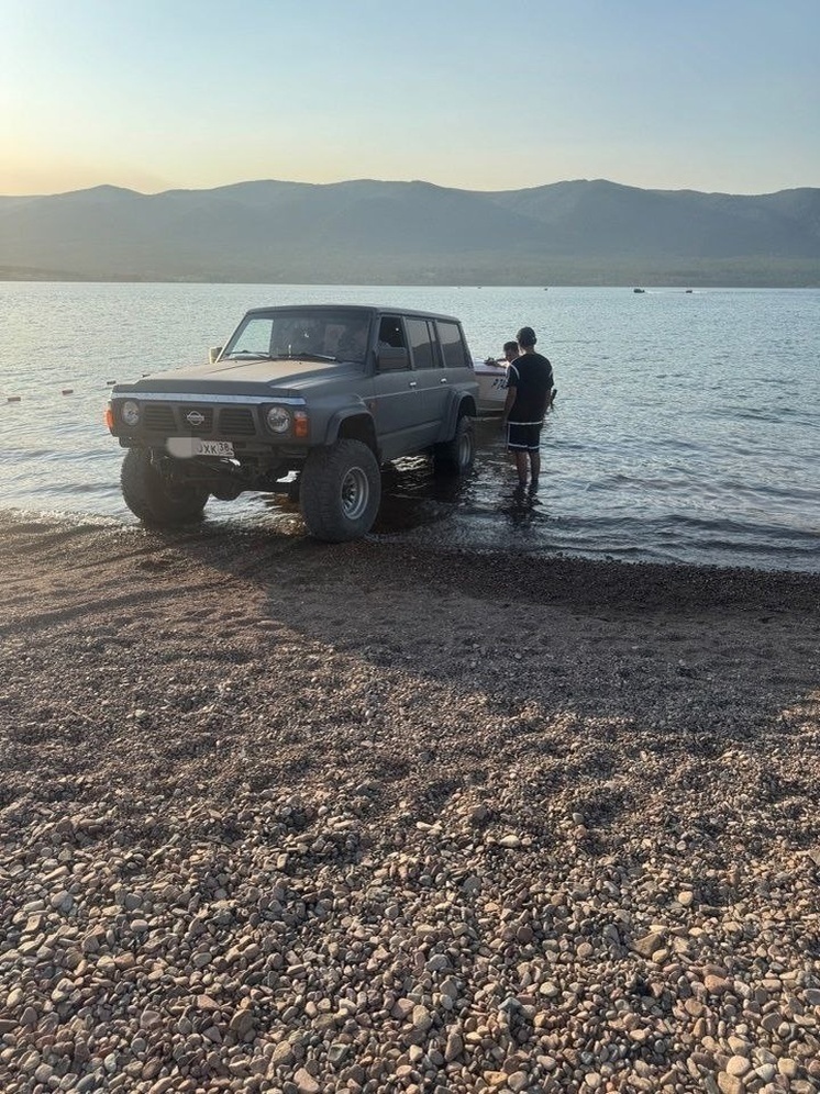 В Бурятии водителю грозит штраф за заезд в озеро Щучье