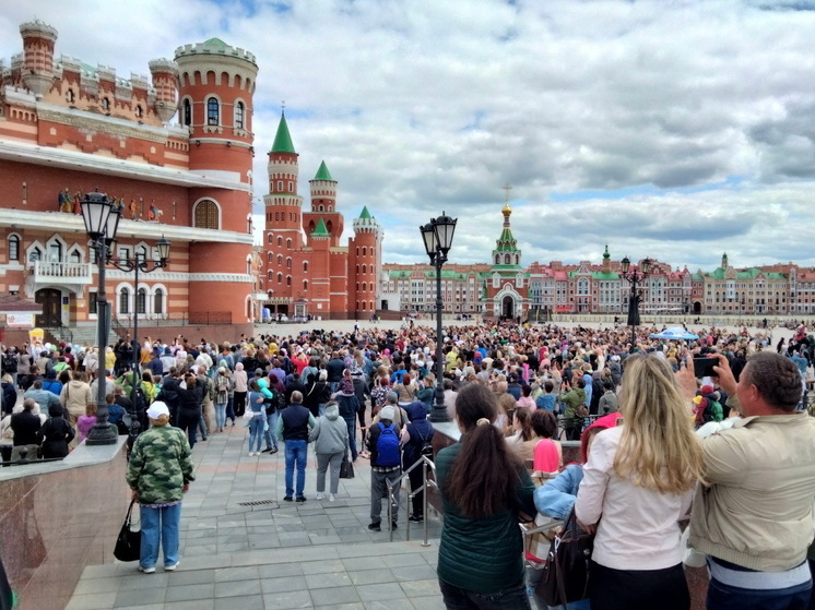 Сувениры, экскурсии и спонтанные покупки: ВТБ выяснил, какие траты в отпуске россияне признали бесполезными