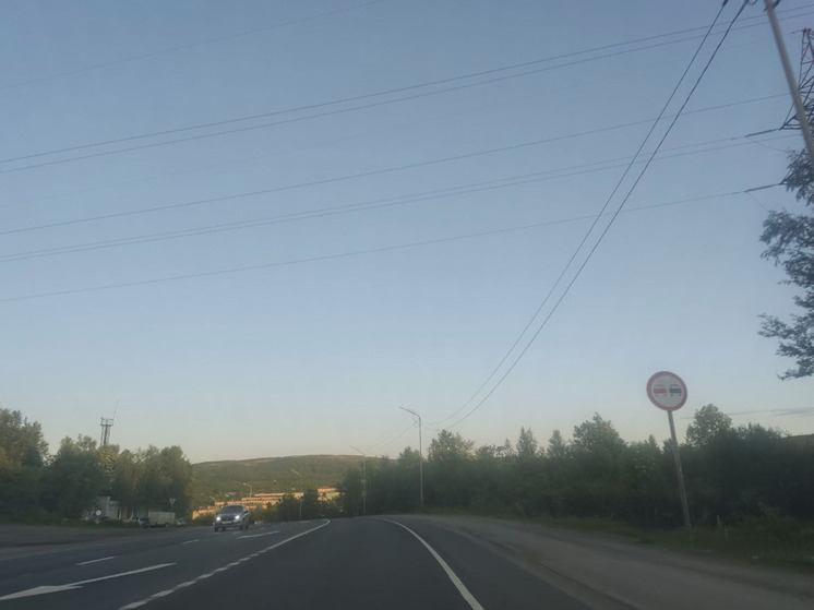 На подъезде к Североморску мотоциклист съехал с дороги и травмировался