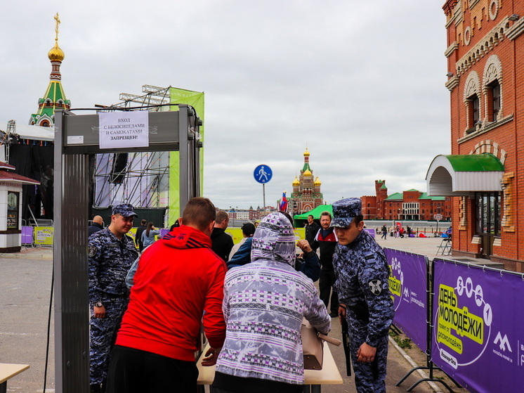 Росгвардейцы выполнили задачи по обеспечению безопасности во время празднования национального праздника Пеледыш пайрем и Дня молодежи в Марий Эл