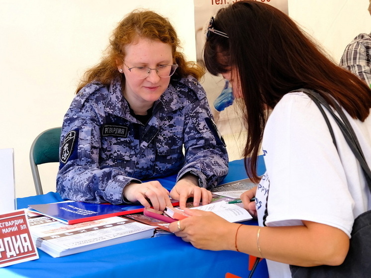 Росгвардейцы Республики Марий Эл приняли участие во Всероссийской ярмарке вакансий