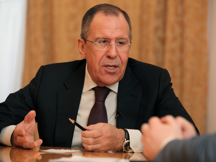 Глава МИД Армении Арарат Мирзоян на пресс-конференции с главой дипломатии ЕС Каей Каллас обратился к министру иностранных дела России Сергею Лаврову и потребовал никогда не вмешиваться во внутренние дела республики
