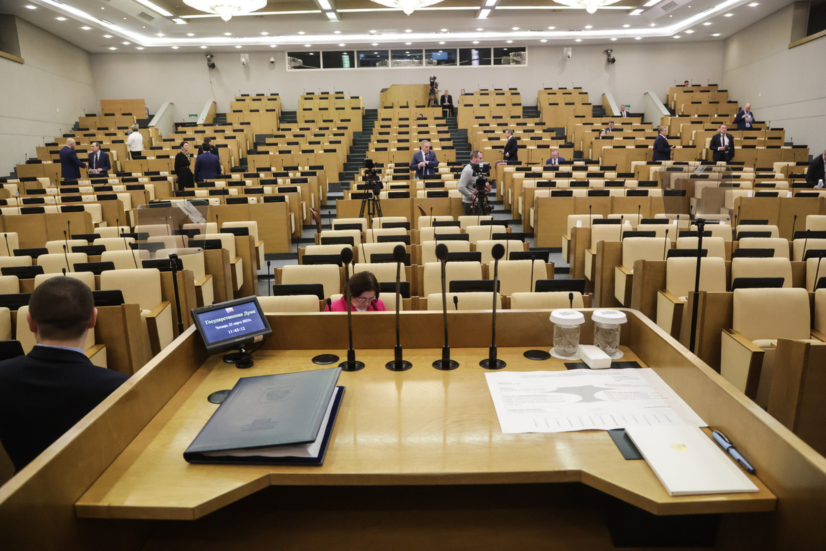 В июле в РФ вступят в силу меры против мошенников и ограничения для иностранцев