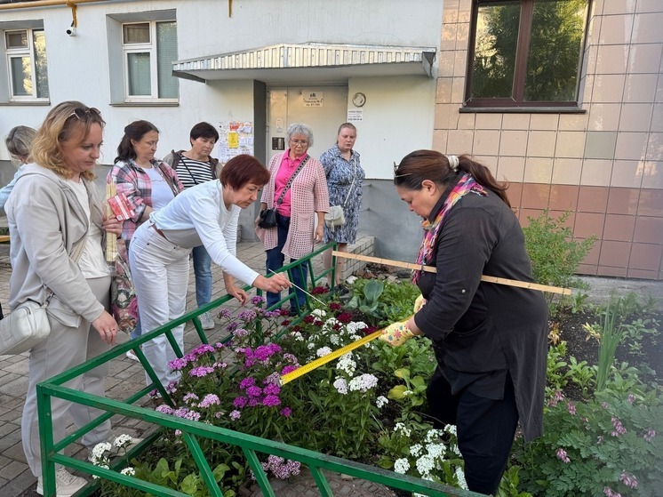 Школа садоводов Олега Валенчука провела мастер-класс по созданию цветника (12+)
