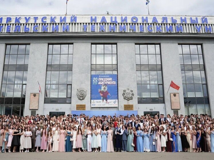 632 выпускника Иркутской области награждены золотыми медалями