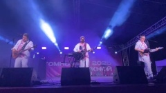 «Я тебя не отдам» спели выпускники на празднике в Челябинске. Видео