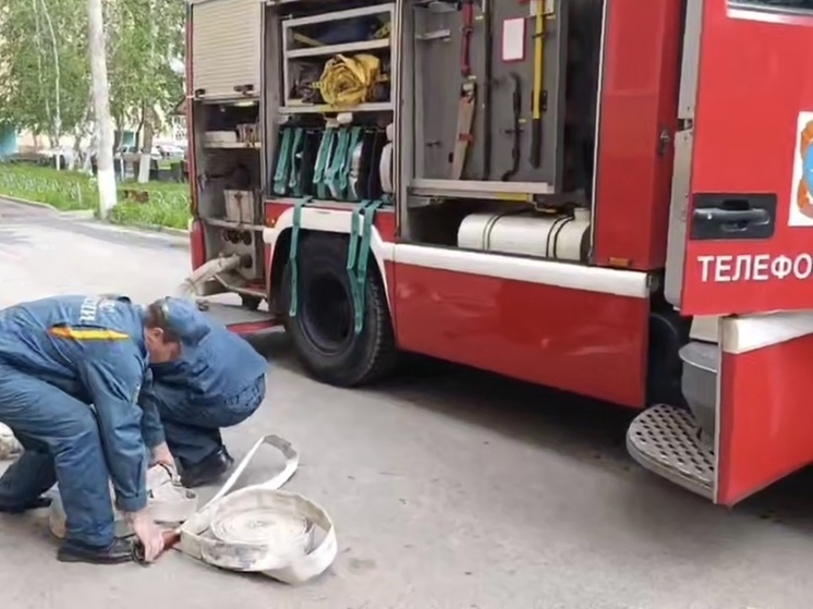 В Орле на улице Матросова из горящей квартиры спасли пожилого мужчину
