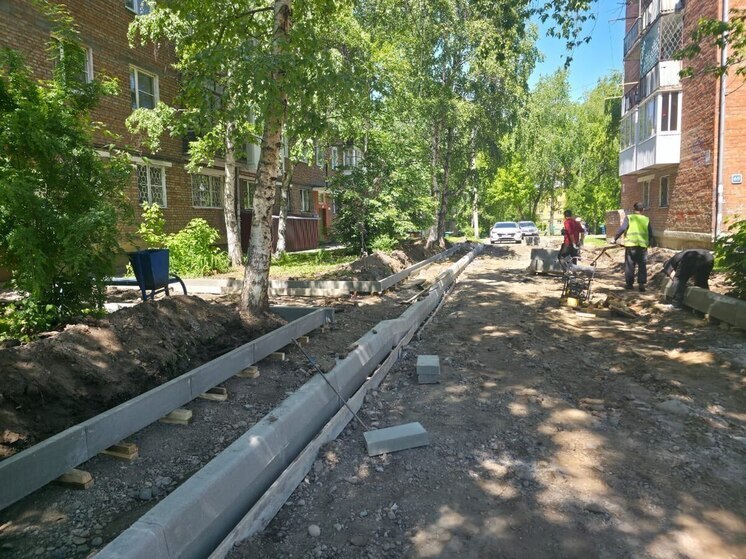 Дворы благоустраивают в Октябрьском округе Иркутска