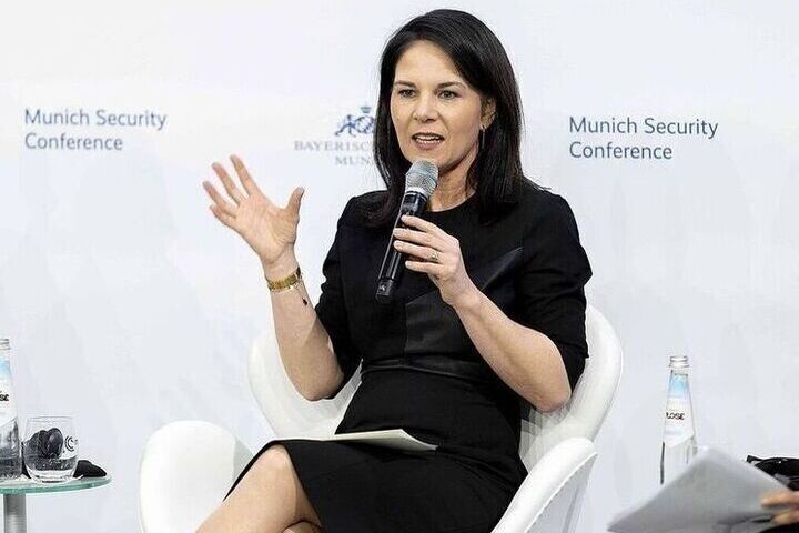 Экс-глава МИД ФРГ Бербок сняла с себя полномочия депутата Бундестага