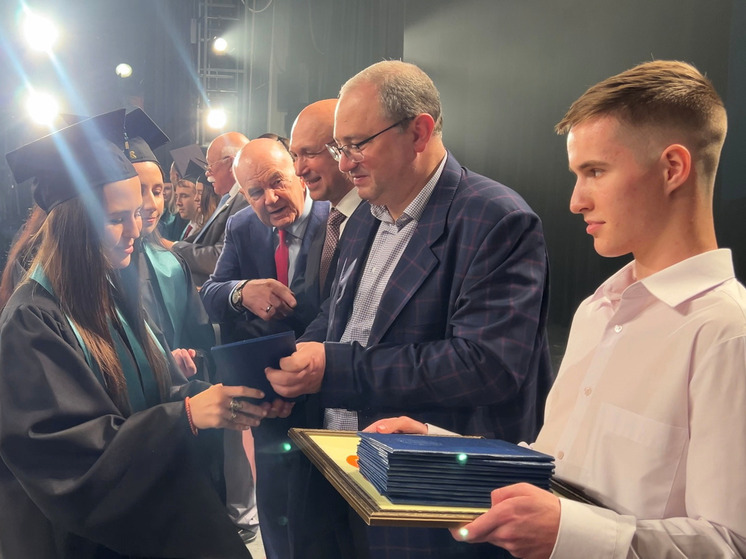 В Краснодаре Евгений Филиппов вручил дипломы выпускникам КубГМУ