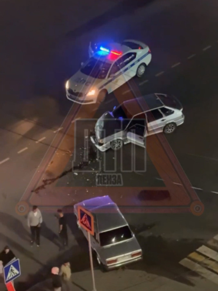 Два автомобиля “ВАЗ” столкнулись на перекрестке улиц Светлая и Изумрудная в Пензе