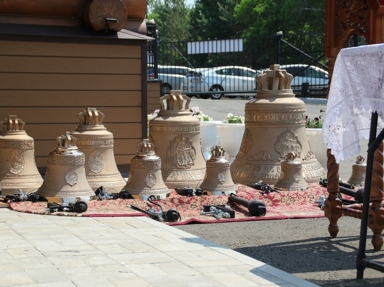 Священники освятили колокола для храма-памятника воинской славы в Хабаровске