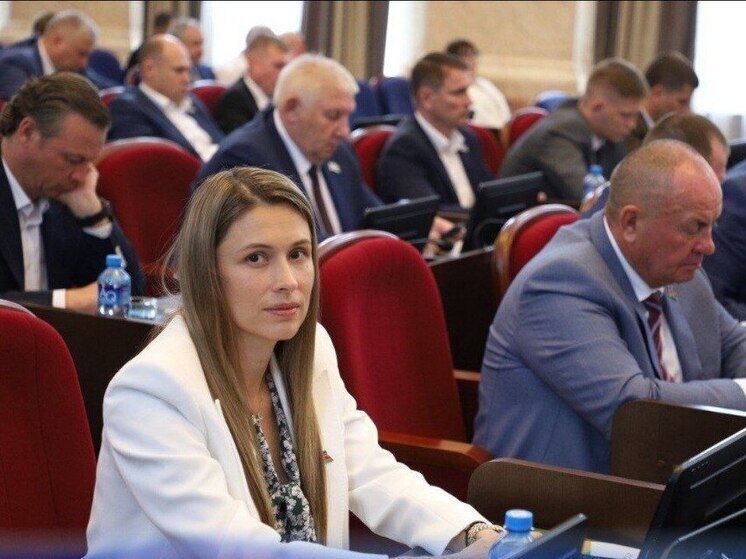 Депутат ЗСК Анна Невзорова приняла участие в очередной сессии