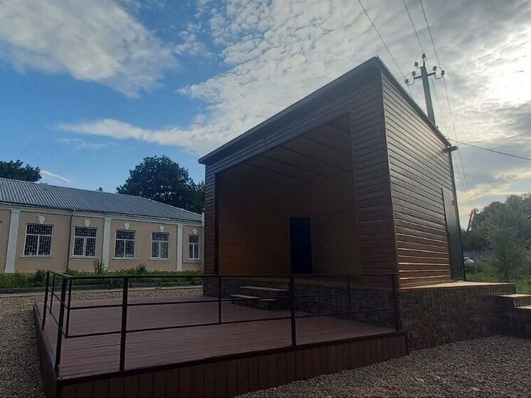 В Кисловодске построили летнюю площадку в сквере поселка Аликоновка