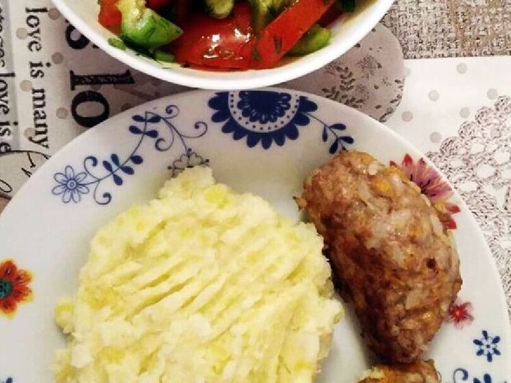 Всего 2 ложки в фарш, и котлеты будут невероятно сочными и нежными - раскрываем кулинарный секрет