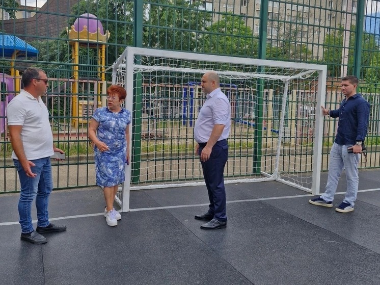 В Краснодаре проверяют безопасность футбольных полей