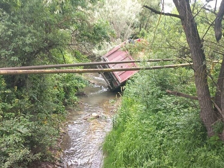 В Предгорном округе столкнулись большегруз и две легковушки
