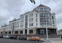 Летом 2025 года в «оружейной столице» наконец начали сдавать в аренду помещения в так называемом «зареченском дворце» – заметном здании с огромным атриумом напротив Музея оружия