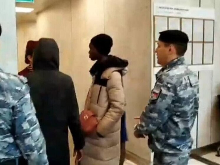 Более 30 нелегалов покинули Россию благодаря курским приставам