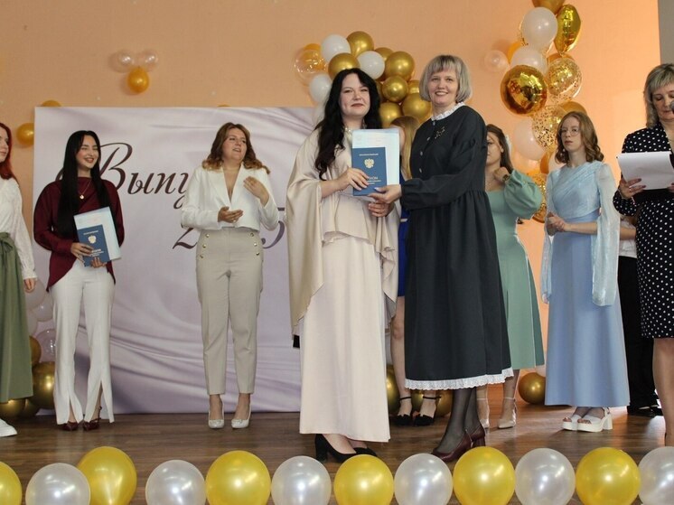 Вручение дипломов выпускникам прошло в Псковском медицинском колледже