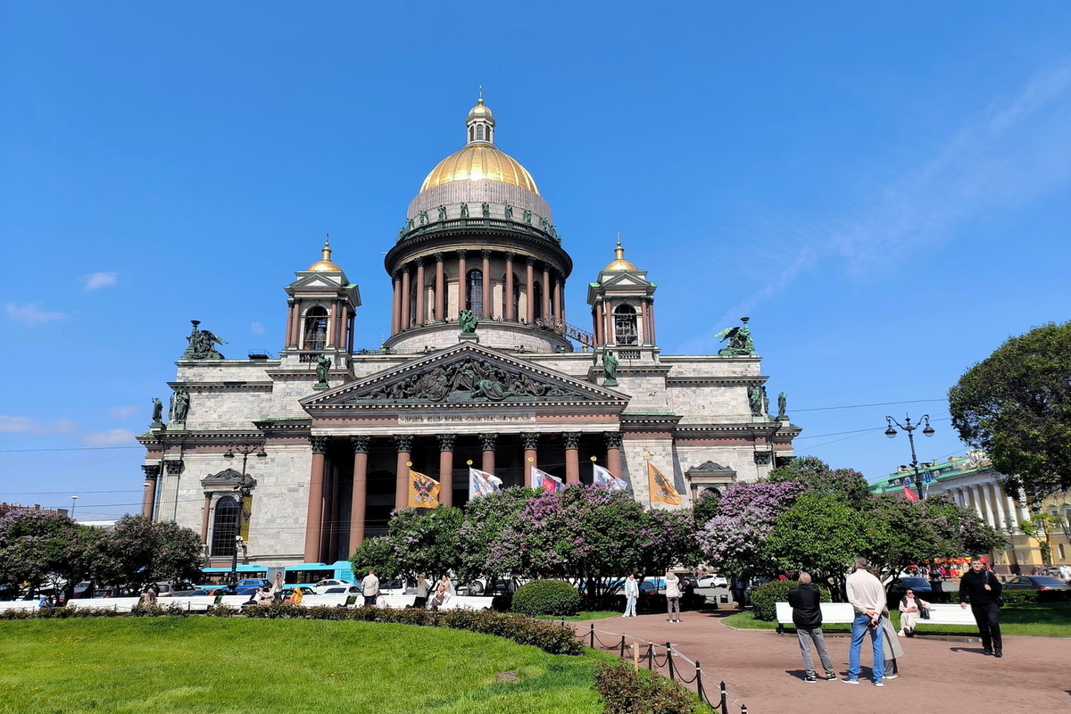 Мигранты устроили танцы со стрельбой перед Исаакиевским собором в Петербурге и поплатились
