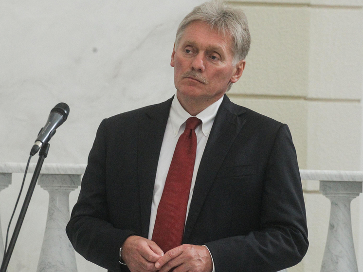 Песков прокомментировал возможные ограничения WhatsApp и Telegram после запуска российского мессенджера