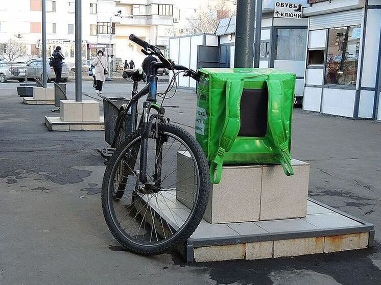 В Петербурге ввели новые правила передвижения для курьеров на электросамокатах