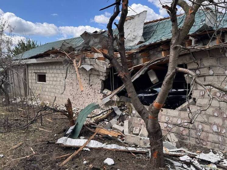 В результате масштабной ночной атаки беспилотников на Луганск, пострадали 11 домостроений