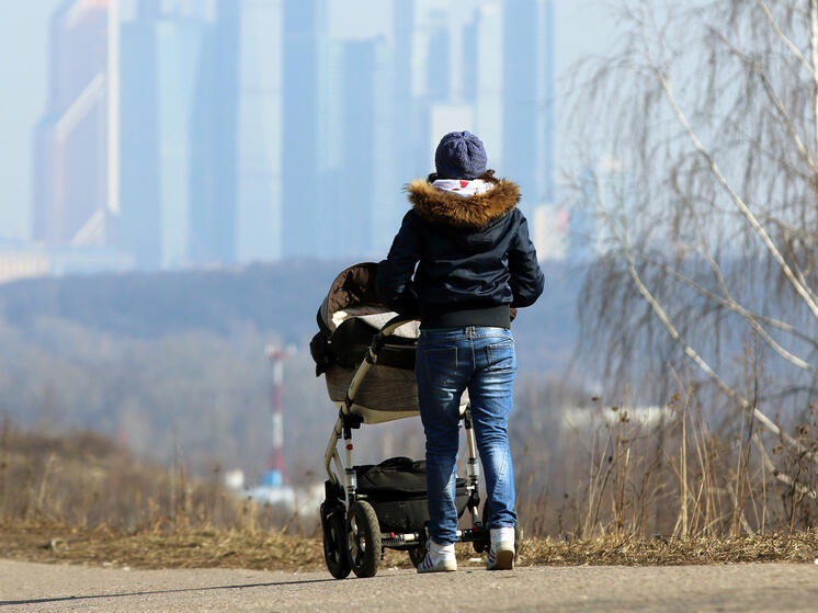 Россияне назвали нехватку финансов главным препятствием для нежелания рожать более одного ребенка