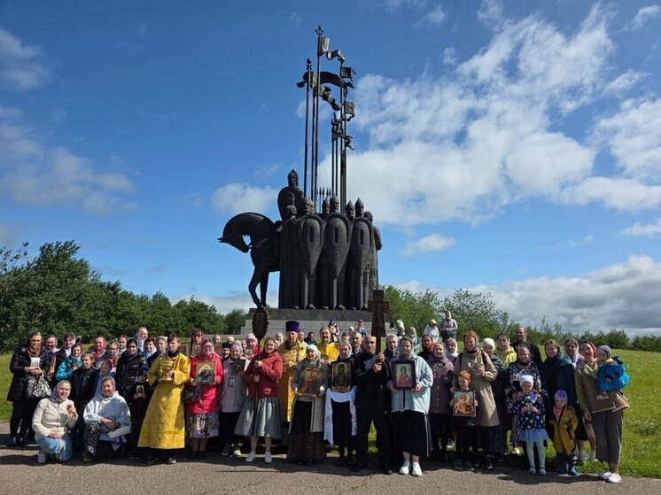 Крестный ход прошел вокруг города Пскова