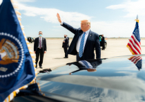 Президент США Дональд Трамп в ироничной манере прокомментировал возможность побега мигрантов из нового центра содержания нелегалов, получившего неофициальное название "Аллигатор Алькатрас"