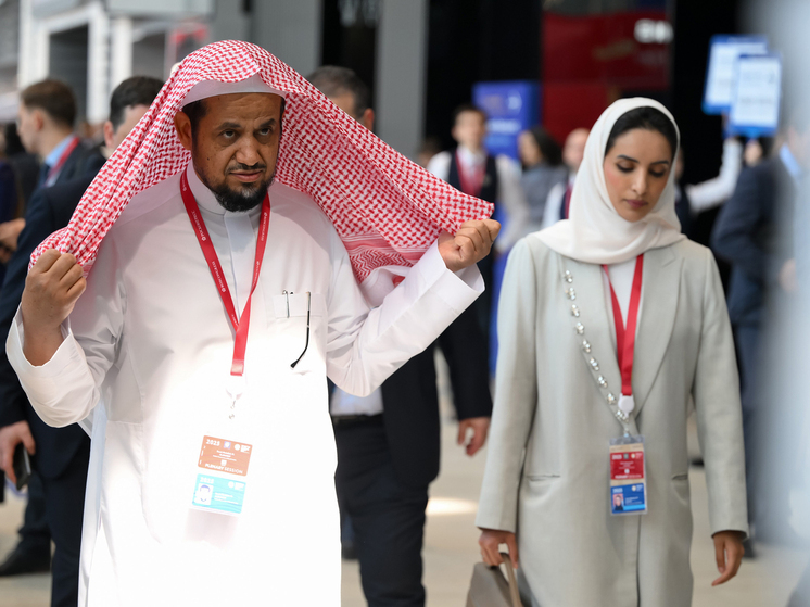 Продажа сувенирной продукции с логотипом ПМЭФ стала традиционной русской забавой