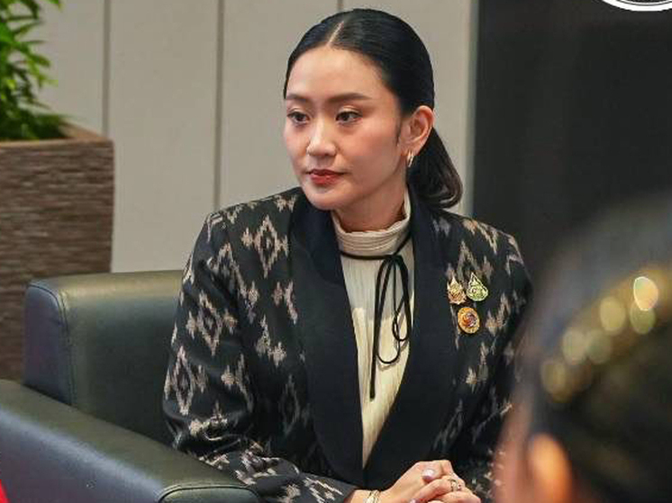 В Таиланде отстранили от должности оскандалившуюся главу правительства