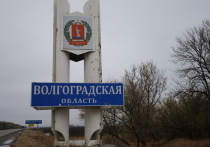 В городе-спутнике Волгограда — Волжском - многочисленные наряды полиции прибыли к одному из огромных цыганских особняков во вторник, 1 июля