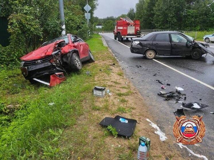 В лобовом столкновении в Тверской области пострадали пять человек