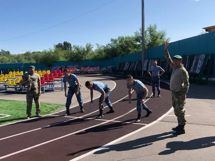 Судебные приставы Тувы прошли испытания на право ношения зелёного берета