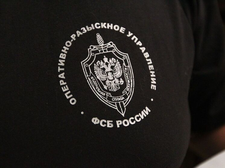 Во время задержания лидера азербайджанской диаспоры Урала Шахина Шихлинского в Екатеринбурге один из сотрудников ФСБ получил ушиб головы, сообщает Telegram-канал Baza