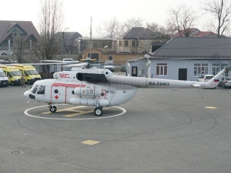 Туристов вертолетом доставили в больницы Махачкалы после ДТП в горах