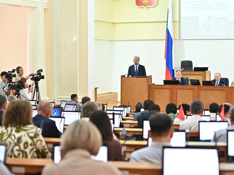 На XII сессии Народного Хурала Республики Бурятия глава региона Алексей Цыденов представил подробный отчет о деятельности правительства за 2024 год и итогах реализации национальных проектов за пятилетний период с 2019-го по 2024 годы. По результатам проведенной работы уровень выполнения показателей национальных проектов составил рекордные 99,85%, что позволило республике занять 3 место среди субъектов ДФО и 16 место в общероссийском рейтинге.