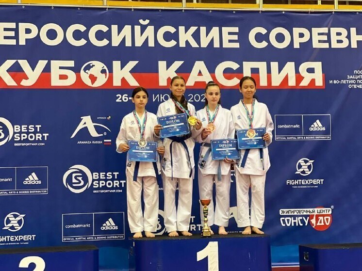 Астраханские каратисты взяли 11 медалей на «Кубке Каспия»