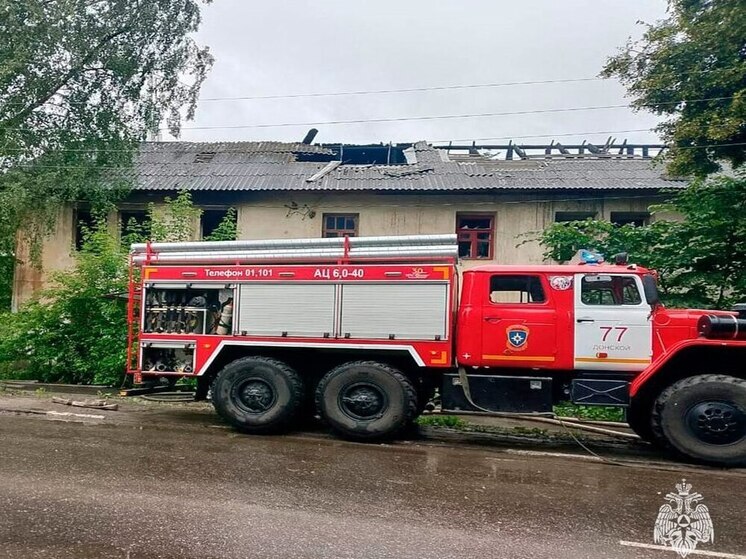В Донском оперативно потушили пожар в заброшенном здании