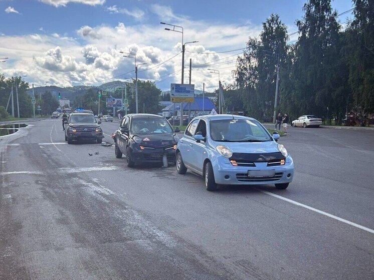 Ребенка с переломом позвоночника госпитализировали после массового ДТП на Алтае