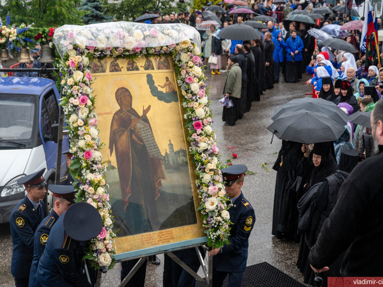 Во Владимире прошел крестный ход с иконой Божией Матери Боголюбская