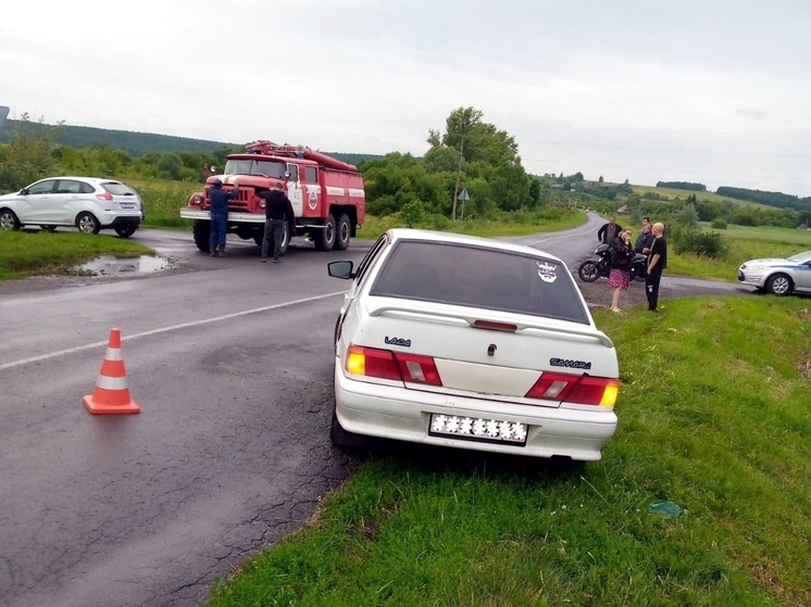 В Фатежском районе столкнулись ВАЗ и мотоцикл