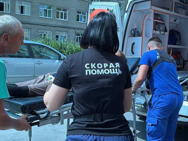 Днем 2 июля в Бийске сбили юную электросамокатчицу, переезжавшую проезжую часть по пешеходному переходу. После удара девушку госпитализировали.