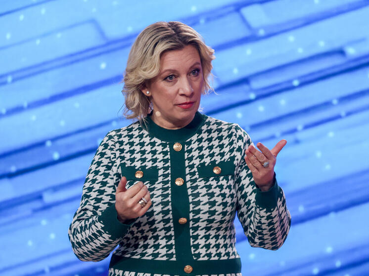 Мария Захарова призвала НАТО и ЕС объяснить разговор Путина с Макроном