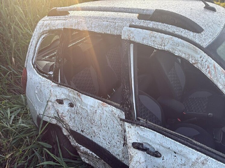 В Динском районе опрокинулась LADA Granta, которой управлял несовершеннолетний водитель