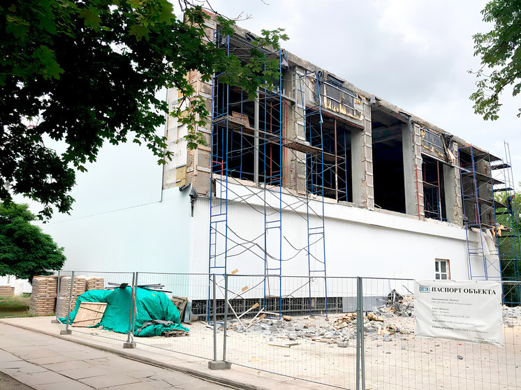 В Луганске завершается обновление кровли на здании спорткомплекса «Олимп-спорт»