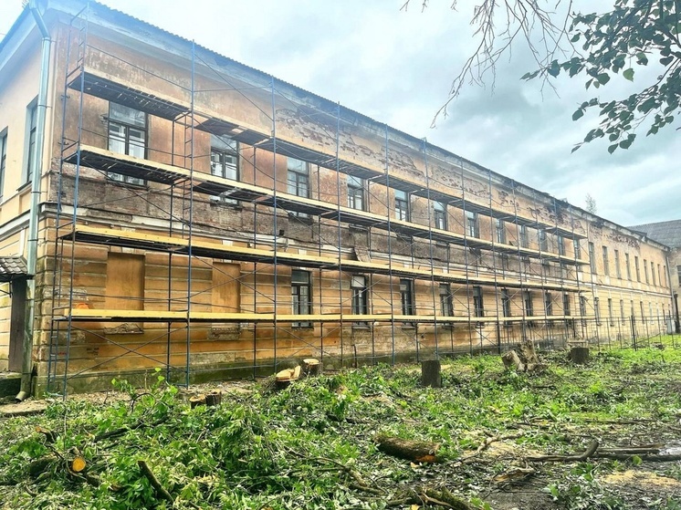 В Пскове началась реставрация здания бывшей Духовной семинарии